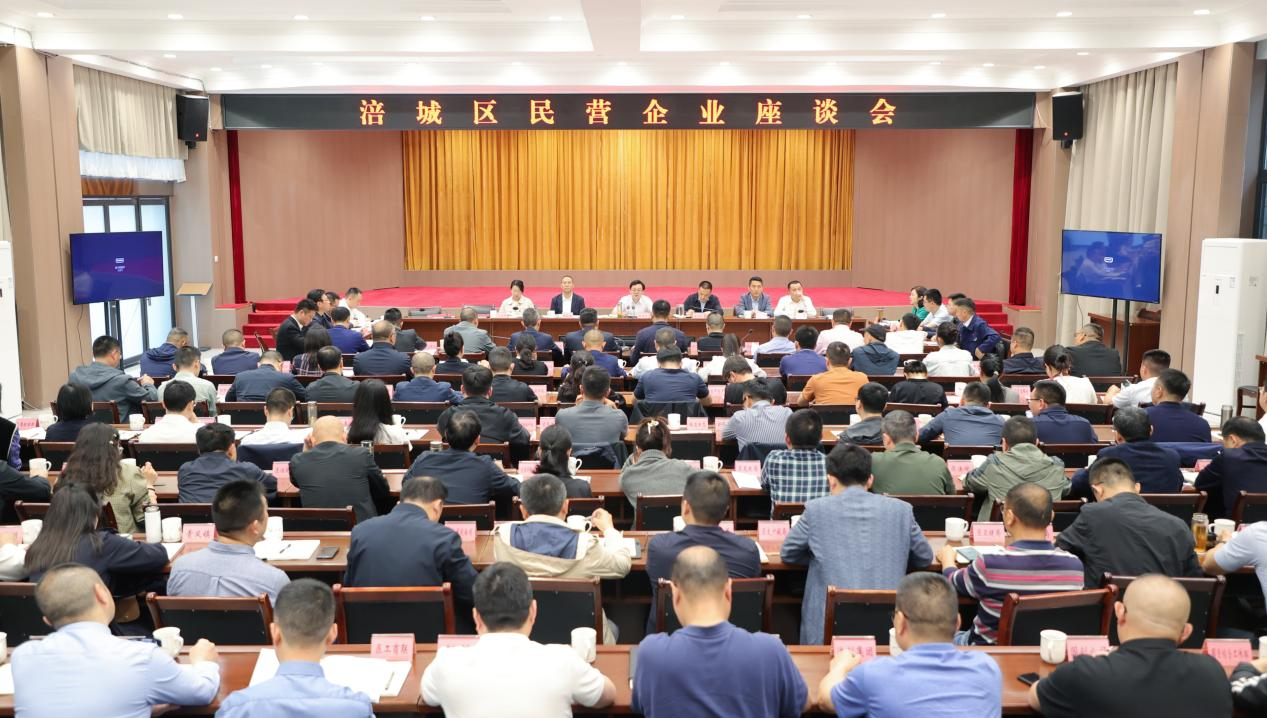 荣耀时刻！西科餐饮文立君董事长获评涪城区“杰出企业家”